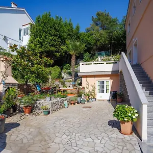 https://apartment-studio-close-to-sea.primorje-gorskikotar.com