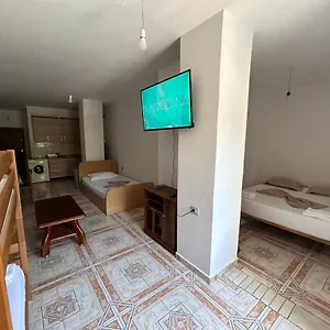https://ax-cozy-and-tranquil-apartment.hotels-in-tirana.com